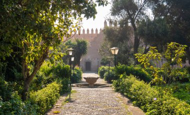 Fas 'ın Rabat kentindeki Udayas antik kalesinin Kasbah kentindeki Endülüs Bahçeleri Bou Regreg nehrinin ağzında yer almaktadır. Rabat Fas 'ın başkentidir. Jardin Engelli