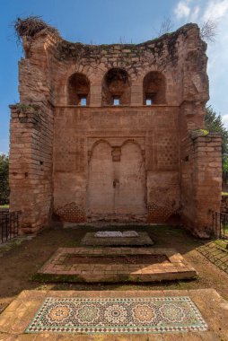 Eski Chellah Kalıntıları veya Sala Colonia, Rabat 'ın başkenti Fas' ta bulunan bir ortaçağ mezarlığıdır. D 'Abu Al-Hassan mozolesi. Eski kalıntılar ve tarihle dolu bir park. Unesco sitesi