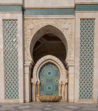 Casablanca, Fas 'taki Hasan II Camii. Fas 'taki en büyük cami ve Afrika' daki en güzel camilerden biri. Dünyanın en büyük 13. büyüğü..