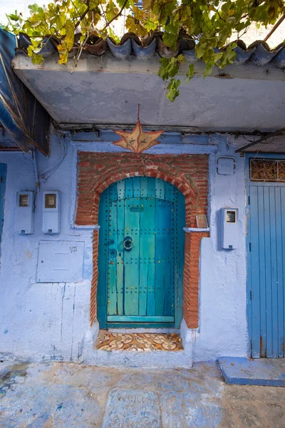Típico Viejo Azul Intrincadamente Tallado Tachonado Puerta Riad Marroquí Marco — Foto de Stock