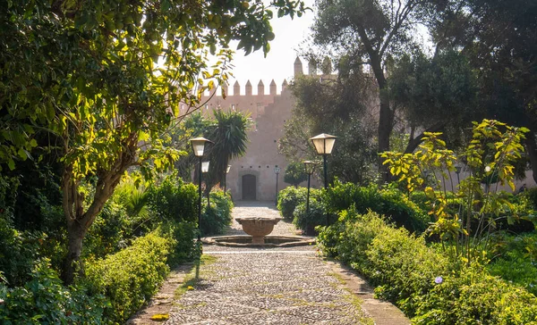 Fas 'ın Rabat kentindeki Udayas antik kalesinin Kasbah kentindeki Endülüs Bahçeleri Bou Regreg nehrinin ağzında yer almaktadır. Rabat Fas 'ın başkentidir. Jardin Engelli