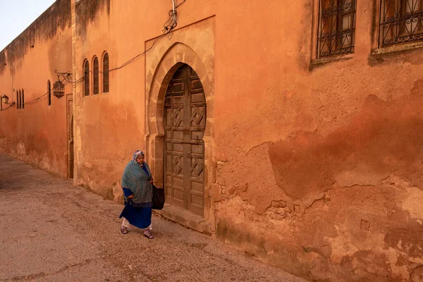 Rabat Marocko Januari 2019 Kvinnlig Vandring Udayas Kasbah Oudayas Fornborg — Stockfoto