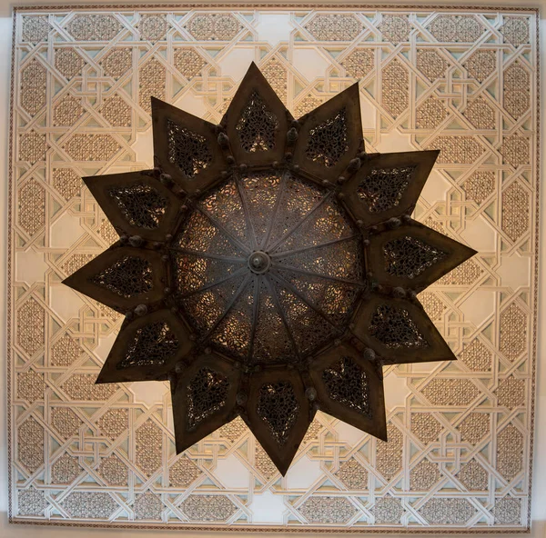 Kazablanka Fas 2020 Hasan Cami Koridoru Sütunlu Arap Kemerleri Süsler — Stok fotoğraf