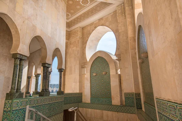 Casablanca Marrocos 2020 Corredor Interior Mesquita Hassan Com Colunas Arcos — Fotografia de Stock