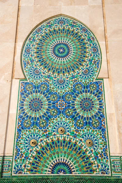 Kazablanka Fas Hassan Camii Ndeki Renkli Mozaikli Çeşme Ayrıntıları Fas — Stok fotoğraf