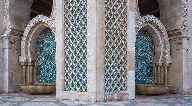 Casablanca, Fas 'taki Hasan II Camii. Fas 'taki en büyük cami ve Afrika' daki en güzel camilerden biri. Dünyanın en büyük 13. büyüğü..