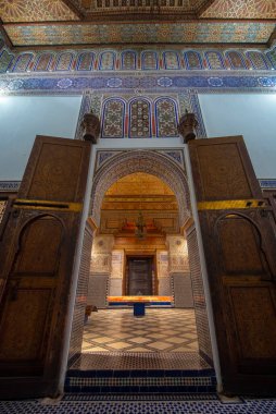 Marakeş, Fas - 18 Temmuz 2019: Dar Si Said 'in içi - Fas Sanat, El Sanatları, Halı ve Dokuma Müzesi Marakeş Medine. Ulusal Halı Müzesi Zellige fayans işi