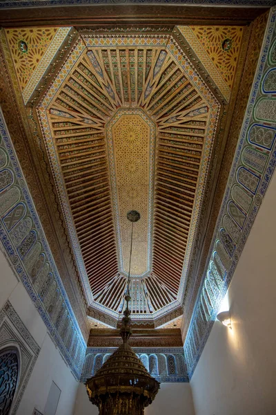 Marrakech 모로코 2019 Dar Menebhi Palace Marrakech 박물관의 뜰에는 나무로 — 스톡 사진