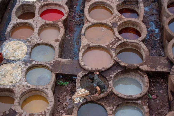 Fes Morocco Listopad 2019 Stare Zbiorniki Garbarni Feza Farbą Kolorową — Zdjęcie stockowe