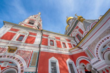 Bulgaristan 'ın Shipka kentinde İsa' nın Doğumu Anma Tapınağı, Rus Tarzı Kilise Katedrali (İsa 'nın Doğumu Manastırı) kış manzarası