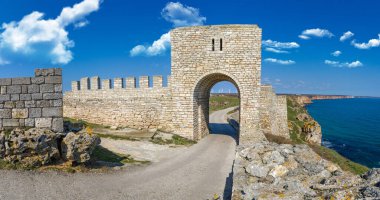 Bulgaristan 'ın Karadeniz kıyısındaki Ortaçağ Kaliakra kalesi