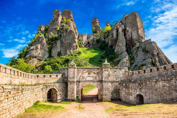 Wunderschöne Landschaft Mit Bizarren Felsformationen Steintreppen Führen Den Erstaunlichen Felsformationen — Stockfoto