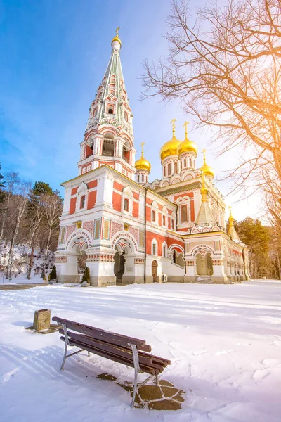 Bulgaristan 'ın Shipka kentinde İsa' nın Doğumu Anma Tapınağı, Rus Tarzı Kilise Katedrali (İsa 'nın Doğumu Manastırı) kış manzarası