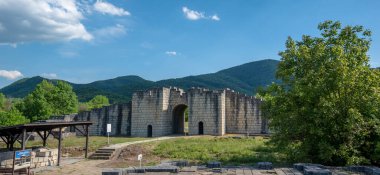 Ulu Preslav (Veliki Preslav), Shumen, Bulgaristan. Birinci Bulgar İmparatorluğu 'nun başkenti Ortaçağ kalesinin kalıntıları 