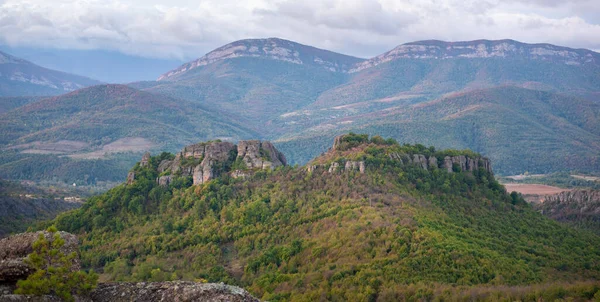 Hermoso Paisaje Con Formaciones Rocosas Extrañas Escaleras Piedra Que Conducen —  Fotos de Stock