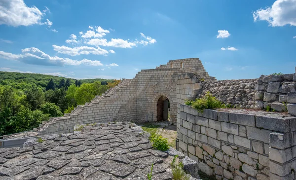 Die Ruinen Und Teilweise Rekonstruierten Mauern Der Antiken Festung Schumen — Stockfoto