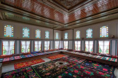 Bulgaristan 'ın Melnik kenti - 17.05.2020: En küçük Bulgar kasabası olan Melnik' teki geleneksel eski Bulgar evi Kordopulov Evi 'nin içi.