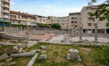 SANDANSKI, BULGARIA - 20.05.2020: Arkeoloji Müzesi yakınlarındaki Erken Hıristiyan kompleksinin kalıntıları
