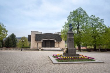 Kotel, Bulgaristan - 20 Mayıs 2019: Georgi Sava Rakovski Panteonu ve Kotel Tarihi Müzesi. Müze, Uyanış Oteli 'ne adanmıştır..