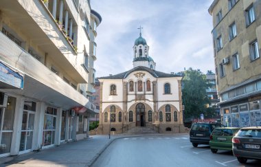 Gabrovo, Bulgaristan - 04 Ağustos 2019: Varsayım Kilisesi (Bulgarca: Uspenie Bogorodichno). Kilise, Bulgar Ulusal Diriliş mimarisinin bir başyapıtı. Kasabanın merkezinde.