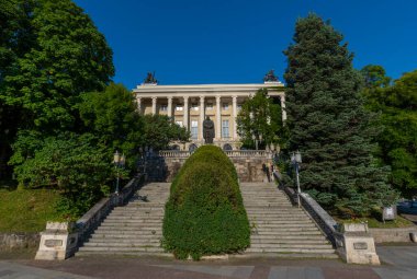 Gabrovo, Bulgaristan - 04 Ağustos 2019: Bulgar Besteci Emanuil Manolov ve Kültür Evi Anıtı. Bu muhteşem bina neoklasik tarzda sanat ve kültürün merkezidir..