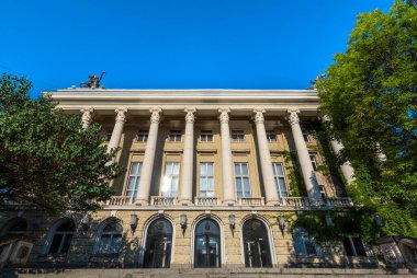 Gabrovo, Bulgaristan - 04 Ağustos 2019: Bulgar Besteci Emanuil Manolov ve Kültür Evi Anıtı. Bu muhteşem bina neoklasik tarzda sanat ve kültürün merkezidir..