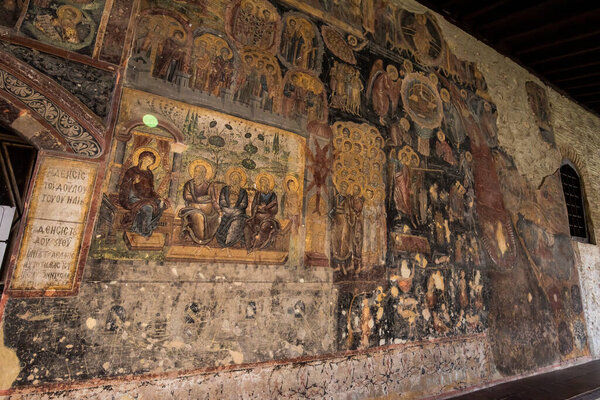 Монастырь Средневековый Орфей Рожен недалеко от болгарского города Мельник. Церковь Рождества Пресвятой Богородицы