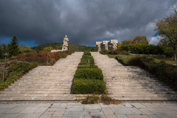 Мемориальный комплекс "Христо Ботев" в Калофере и лестница к нему - историческое наследие Болгарии