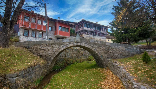 Ponte Pedra Romana Velha Antigas Casas Tradicionais Búlgaras Koprivshtitsa Bulgária — Fotografia de Stock