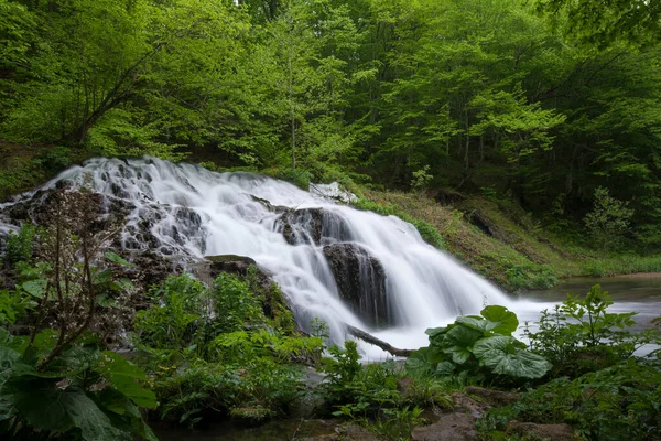 Wodospad Lesie Piękny Wodospad Dokuzak Strandzha Mountain Bułgaria Wiosnę Zielony — Zdjęcie stockowe