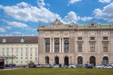 Viyana, Avusturya - 15.02.2020: Wien 'in merkezindeki Hofburg İmparatorluk Sarayı' nın Neue Burg Müzesi kompleksi. Ünlü bir dönüm noktası ve popüler bir turizm merkezi.