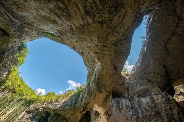 Vista Dentro Cueva Devetashka Cerca Aldea Devetaki Río Osam Lovech — Foto de Stock