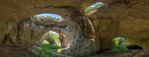 Vista Dentro Cueva Devetashka Cerca Aldea Devetaki Río Osam Lovech — Foto de Stock