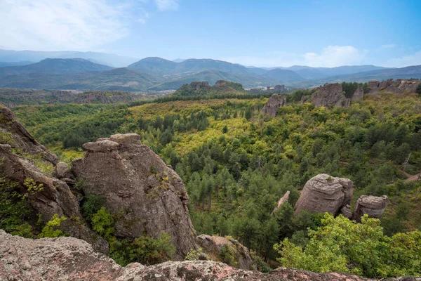 Bellissimo Paesaggio Con Bizzarre Formazioni Rocciose Scale Pietra Che Conducono — Foto Stock