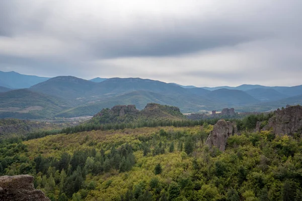 Bellissimo Paesaggio Con Bizzarre Formazioni Rocciose Scale Pietra Che Conducono — Foto Stock