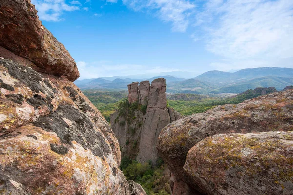 Hermoso Paisaje Con Formaciones Rocosas Extrañas Escaleras Piedra Que Conducen —  Fotos de Stock