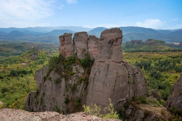 Bellissimo Paesaggio Con Bizzarre Formazioni Rocciose Scale Pietra Che Conducono — Foto Stock