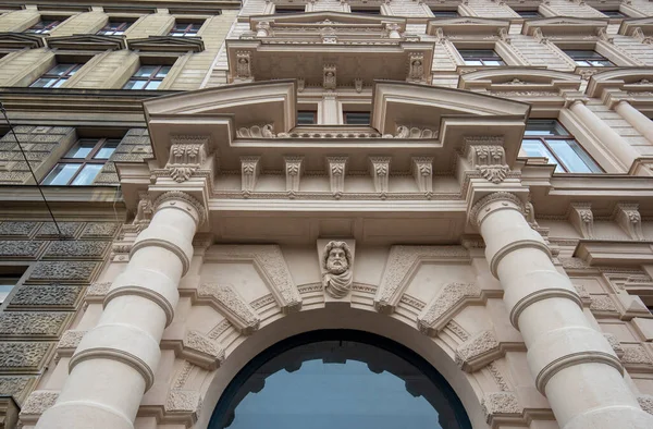 Történelmi Épület Homlokzata Bécs Óvárosában Ausztriában Közép Európában Szobrok Szobrok — Stock Fotó