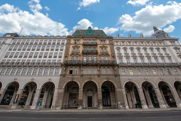 Viena Austria 2020 Fachada Edificio Histórico Casco Antiguo Wien Estatuas —  Fotos de Stock