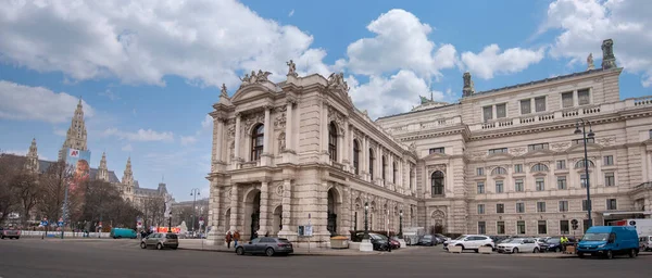 Die Fassade Des Historischen Burgtheaters Und Der Berühmten Wiener Ringstraße — Stockfoto