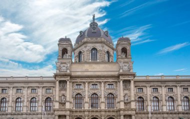 Avusturya 'nın Viyana kentindeki Maria Theresa Meydanı' ndaki Doğal Tarih Müzesi (Naturhistorisches Museum)