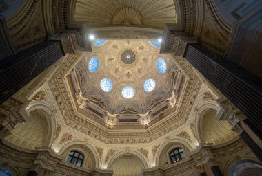 Viyana, Avusturya - 29 Ocak 2020: Doğal Tarih Müzesi 'nin içi. Wien 'deki en büyük ve en eski müze. Barok Sarayı.