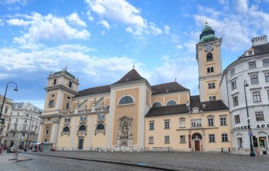 Viyana, Avusturya - 30.01.2020: Schottenkirche (İskoç Kilisesi) Schottenstift kilisesine bağlı küçük İskoç kilisesi. İskoç Manastırı