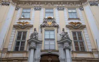 Eski Viyana, Avusturya, Orta Avrupa 'daki Altes Rathaus (Eski belediye binası). Barok heykelleri, heykelleri ve süslemeleri olan tarihi bir bina..