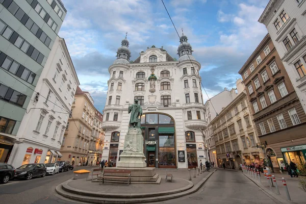 Viena Austria 2020 Estatua Johannes Gutenberg Inventor Impresión Moderna Libros —  Fotos de Stock