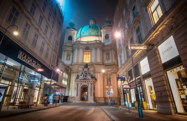 Viena Austria 2020 Peterskirche Por Noche Famosa Parroquia Católica Barroca —  Fotos de Stock