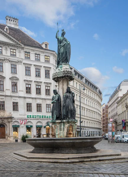 Viena Áustria 2020 Fonte Áustria Austriabrunnen Praça Freyung Frente Schottenkirche — Fotografia de Stock