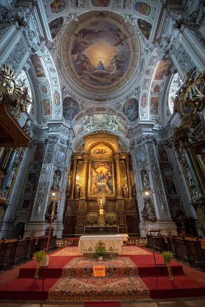 Vienna Austria 2020 Interior Dominican Church 它也被称为圣玛莉亚罗通达教堂 建于1631 1634年 是巴洛克风格的早期教堂 — 图库照片