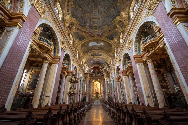 2020年2月3日至3日 奥地利维也纳 位于维也纳Ignaz Seipel Platz的Jesuit Church Jesuitcase Enkirche 也称为University Church — 图库照片