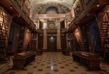 Viyana, Avusturya - 29.01.2020: Hofburg Sarayı 'nın Neue Burg Kanadı' nda bulunan Avusturya Ulusal Kütüphanesi. Devlet Binası ya da Prunksaal. Osterreichische Ulusal Kitap